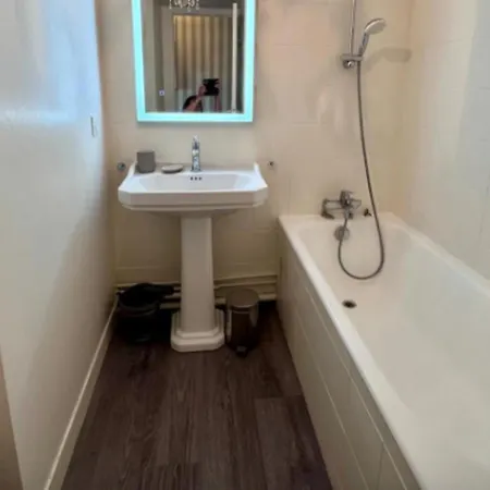 On Garden Level - Sea View Apartment